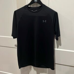Under Armour Men's Black Tee / Size Large